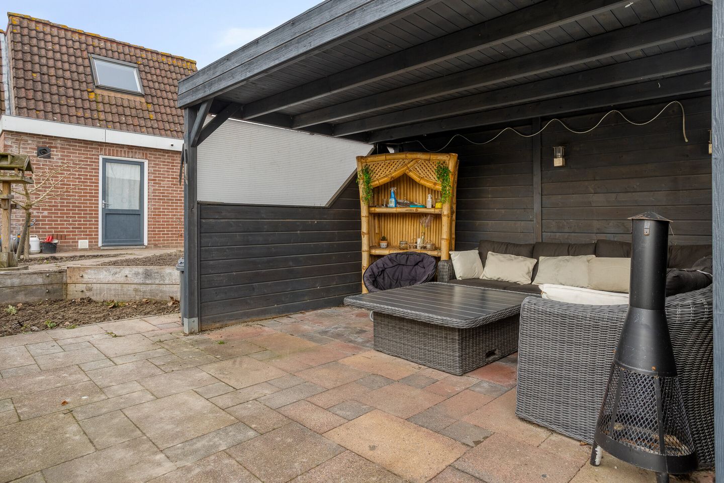 Spacious detached family home with 5 bedrooms and sunny garden in Sluiskil — 30