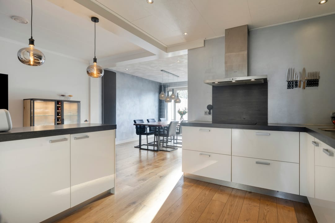 Spacious Trendy Home with Solar Panels and Designer Bathroom — 12