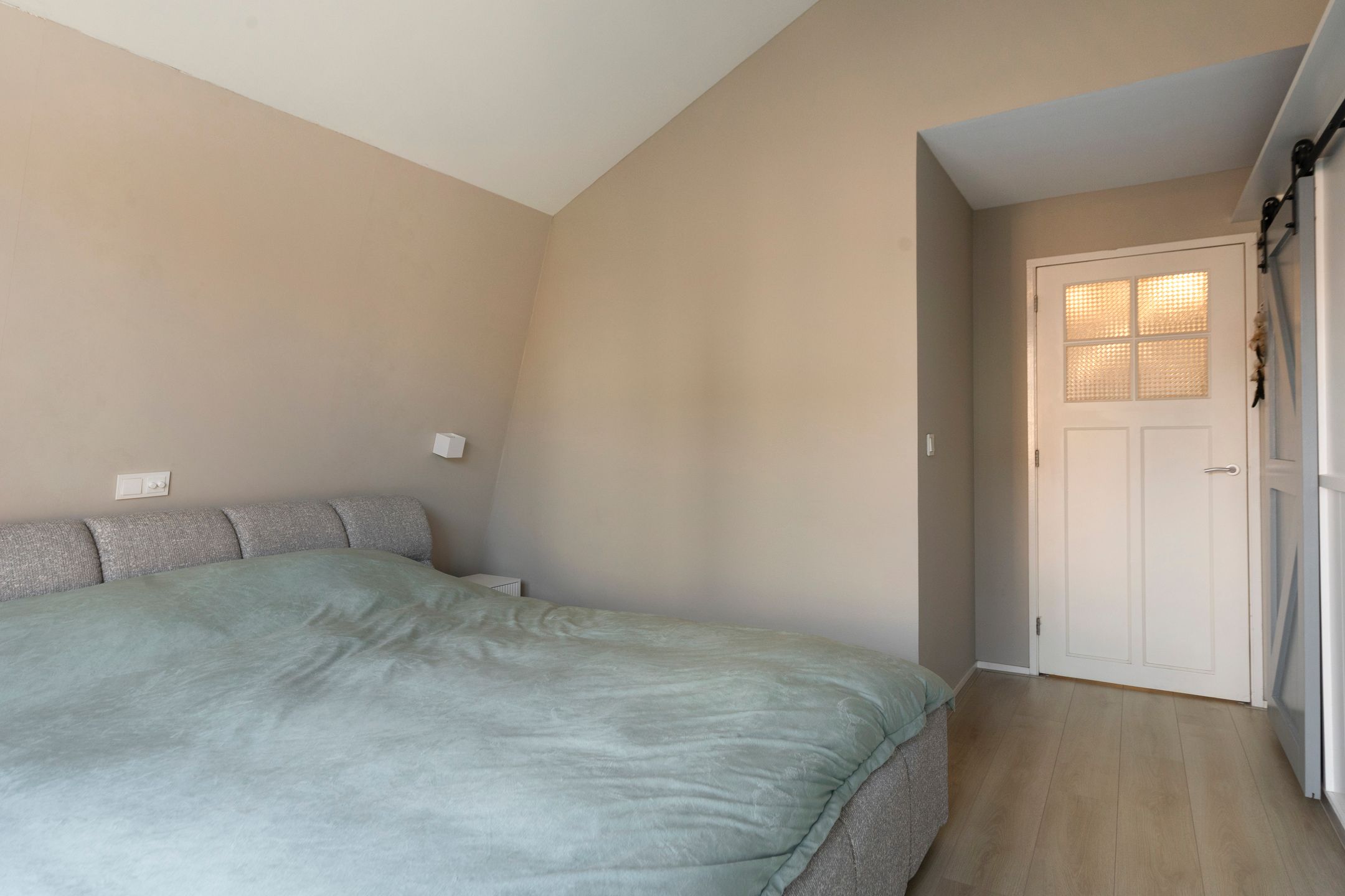 Spacious Trendy Home with Solar Panels and Designer Bathroom — 19