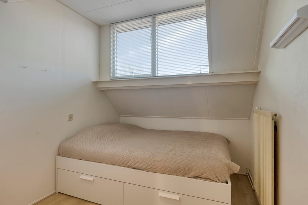Spacious Trendy Home with Solar Panels and Designer Bathroom — 30