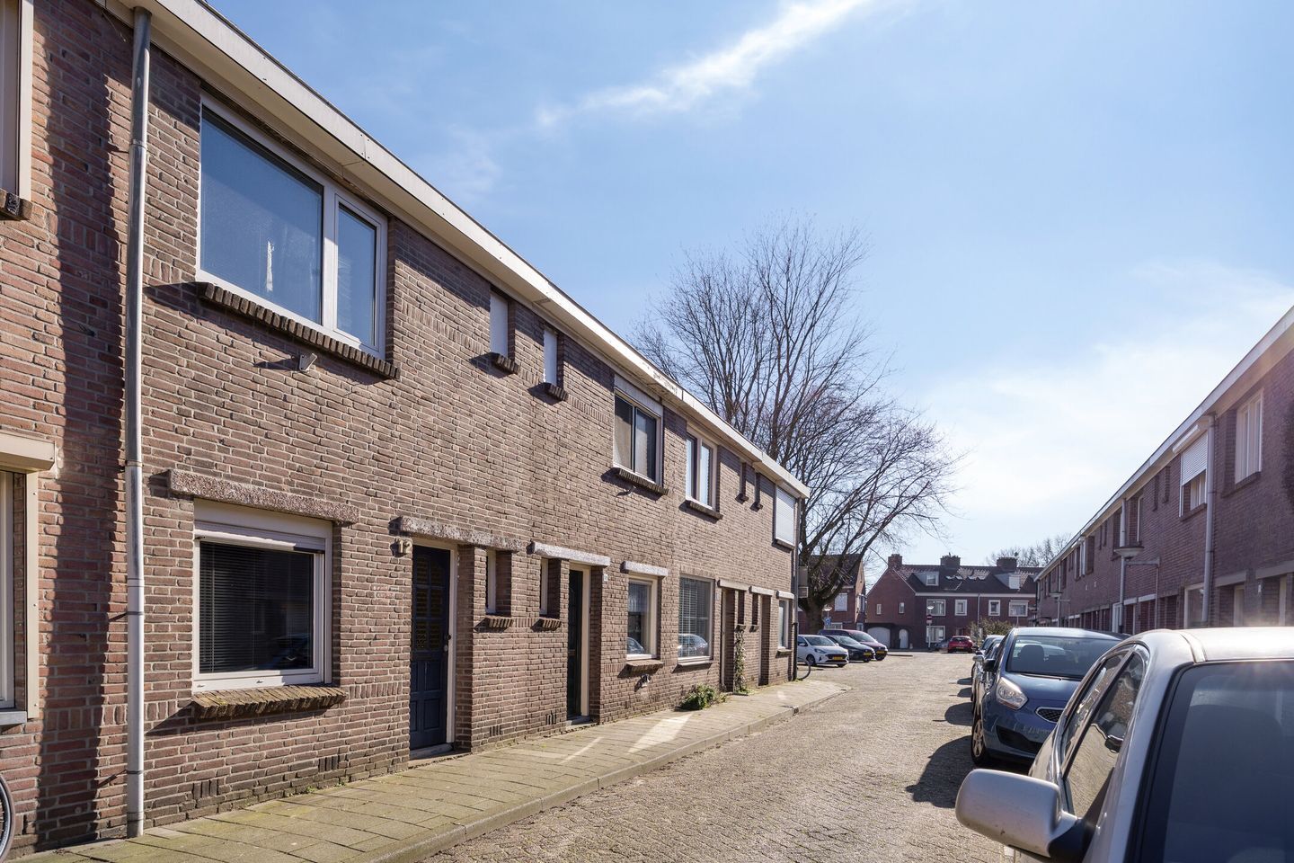Spacious family home with sunny garden and extra room in Tilburg Korvel — 35