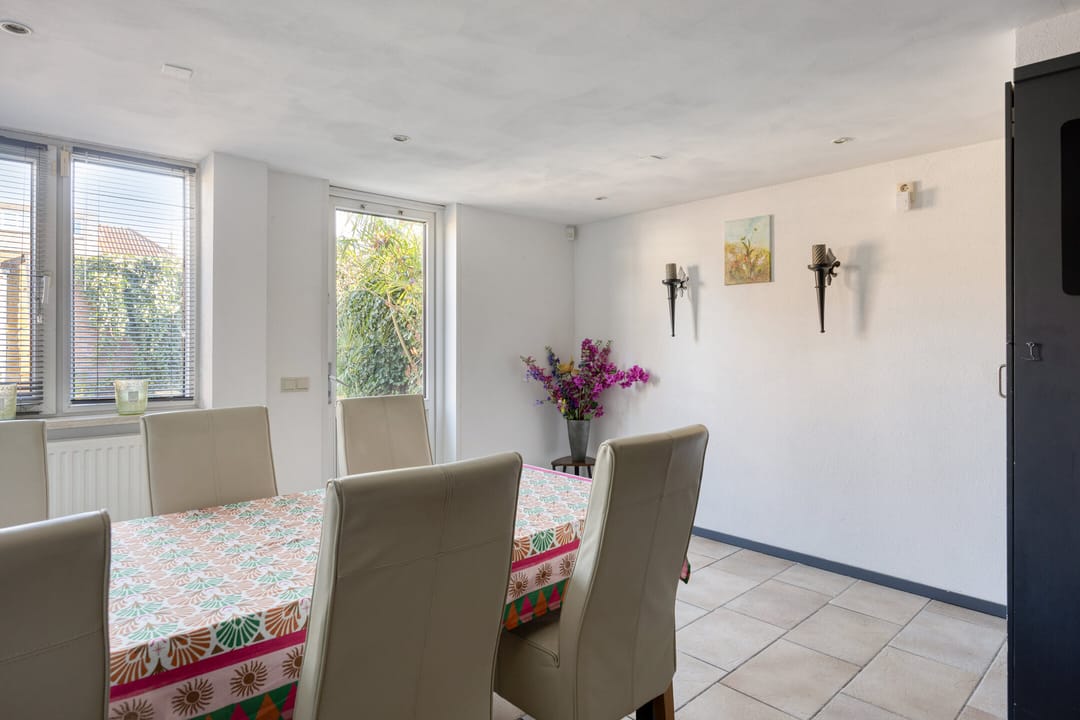 Spacious family home with sunny garden and extra room in Tilburg Korvel — 17