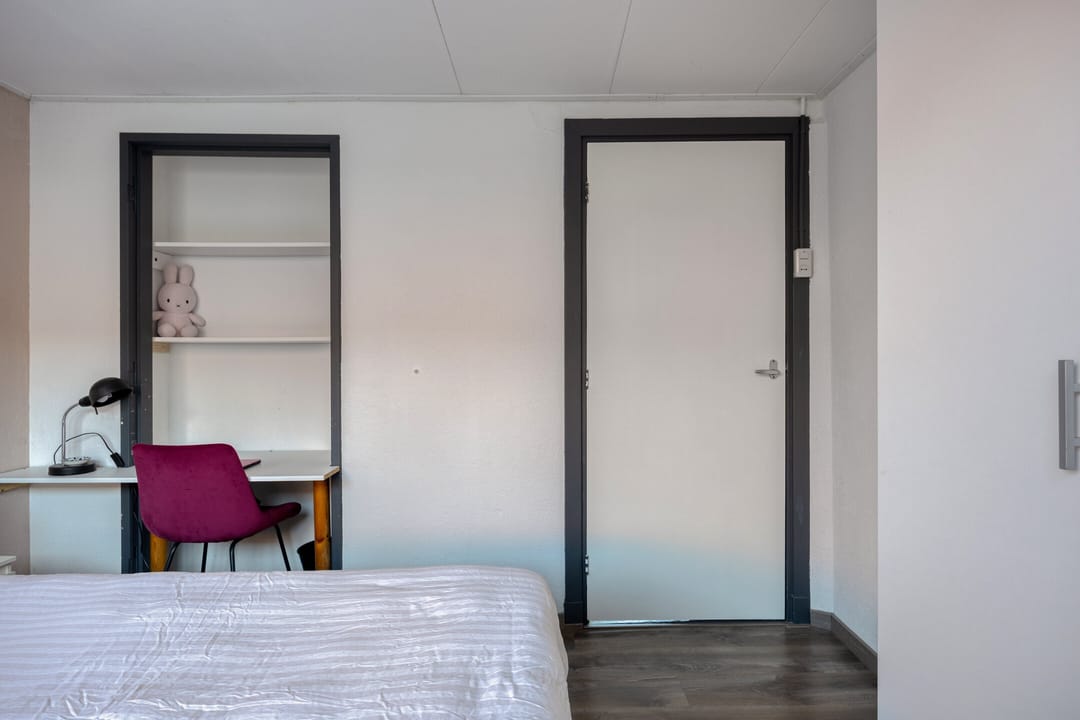Spacious family home with sunny garden and extra room in Tilburg Korvel — 22