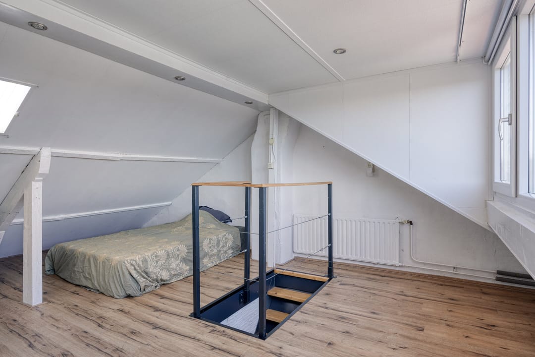 Spacious family home with sunny garden and extra room in Tilburg Korvel — 26