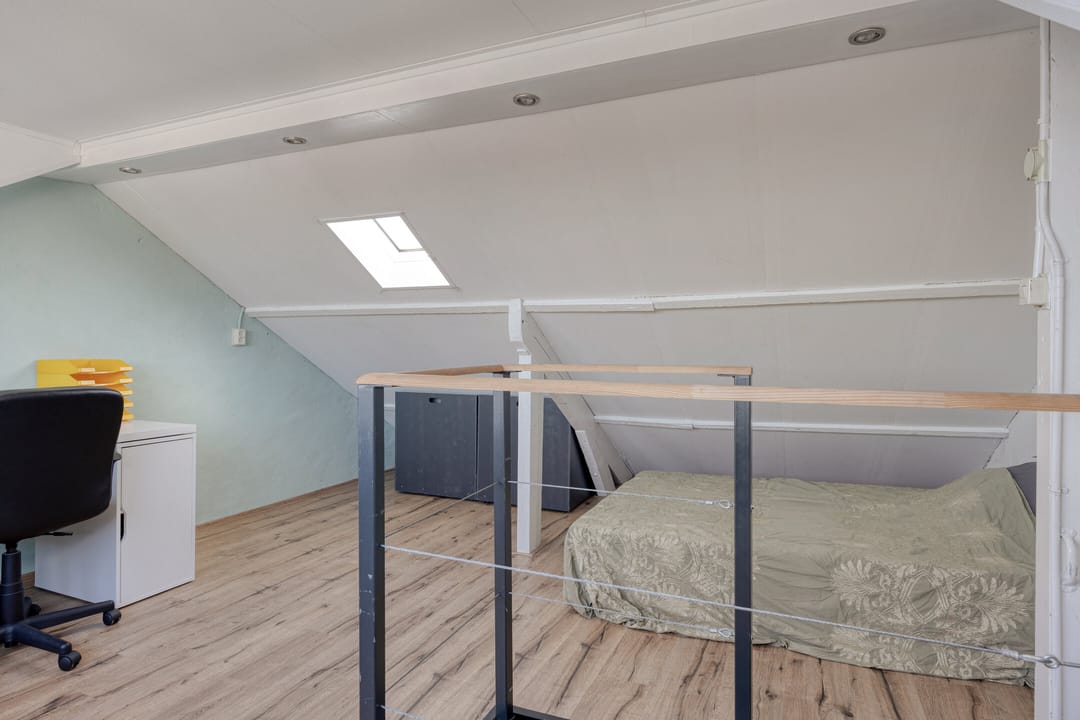 Spacious family home with sunny garden and extra room in Tilburg Korvel — 28