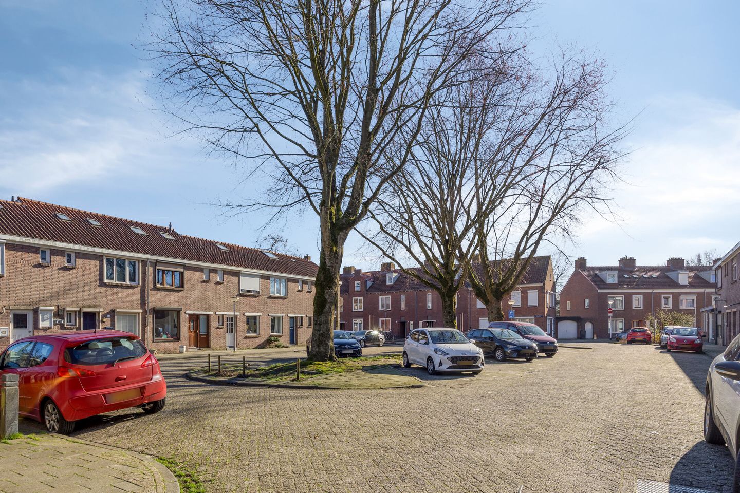 Spacious family home with sunny garden and extra room in Tilburg Korvel — 34