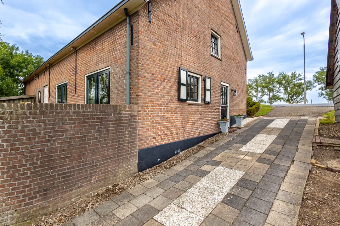 Photo 41 of Bazeldijk 20