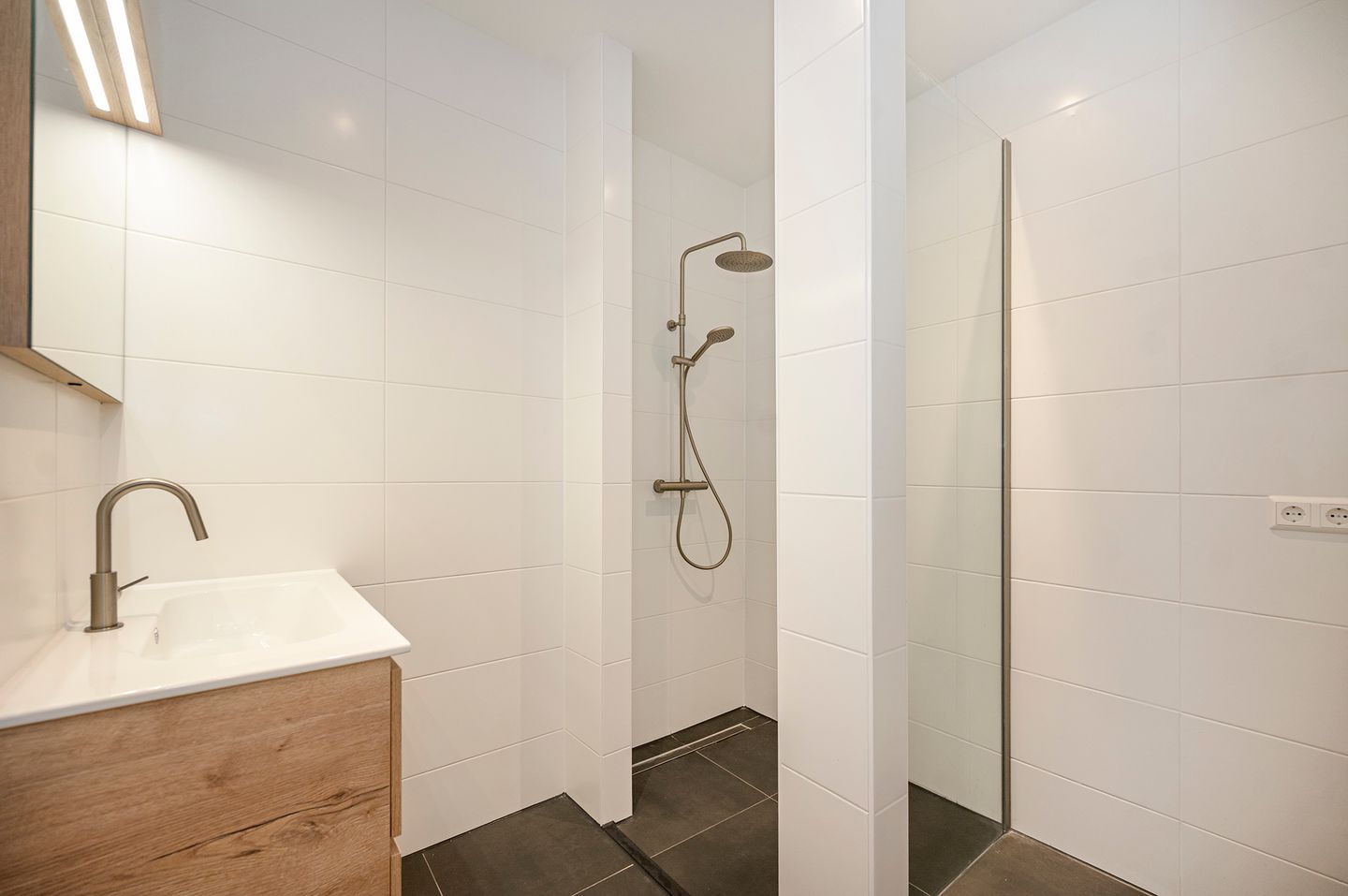 Foto 19 van Frederik Hendriklaan 85-B1