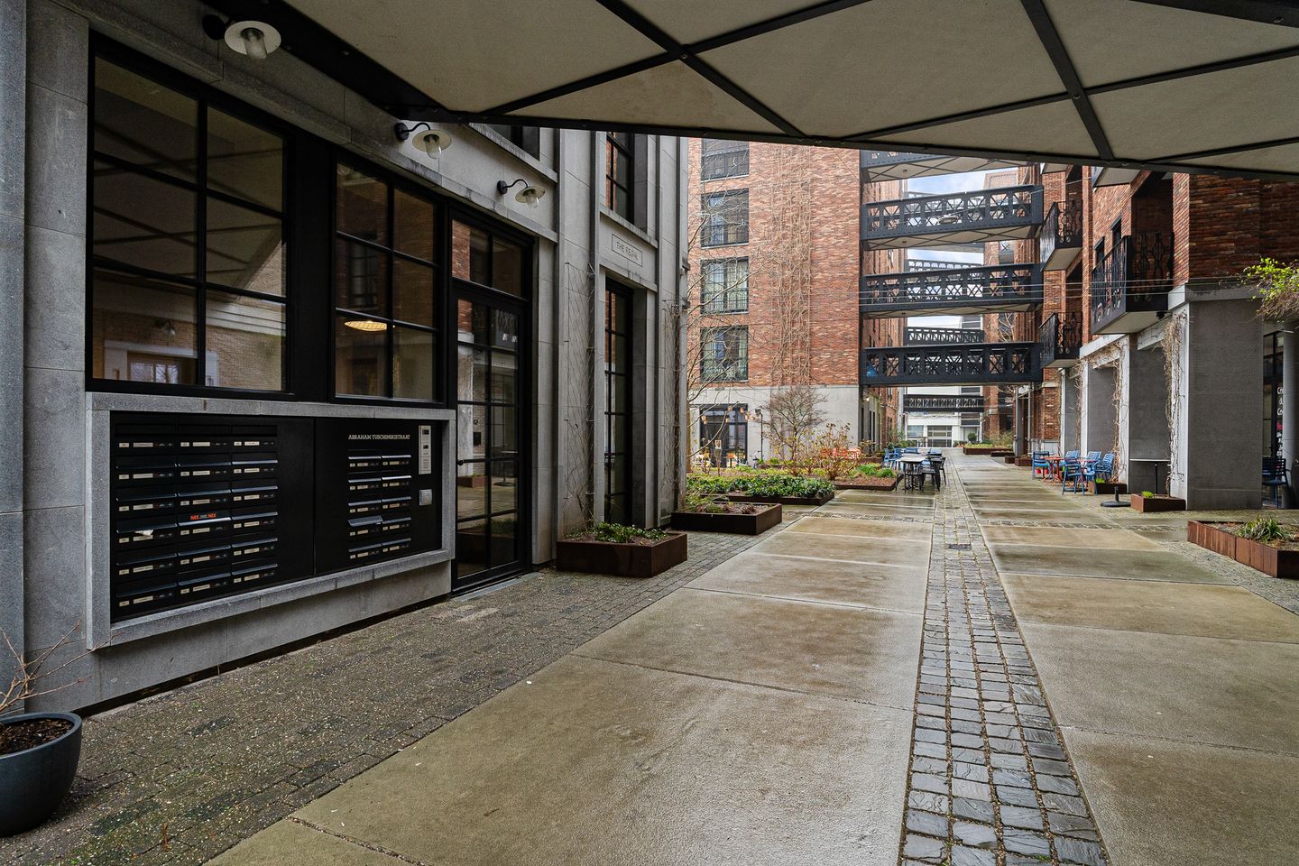 Photo 14 of Abraham Tuschinskistraat 61