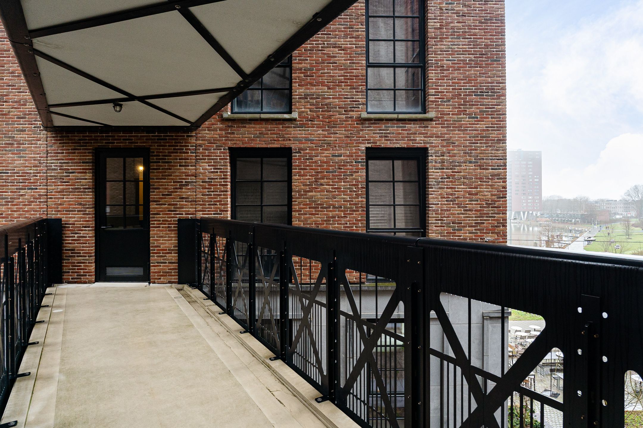 Photo 15 of Abraham Tuschinskistraat 61