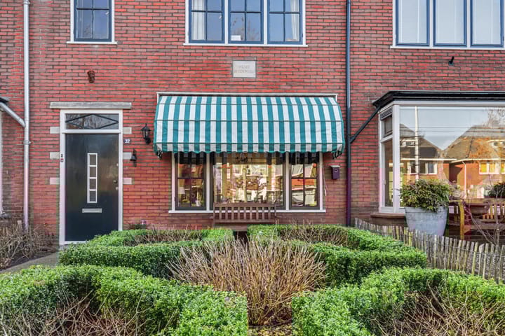 Photo 2 of Mr. P.J. Troelstrastraat 32