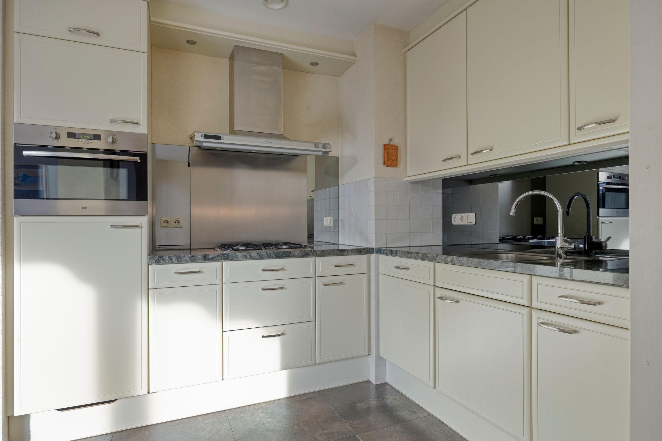 Foto 24 van Burg.van Banningstraat 5