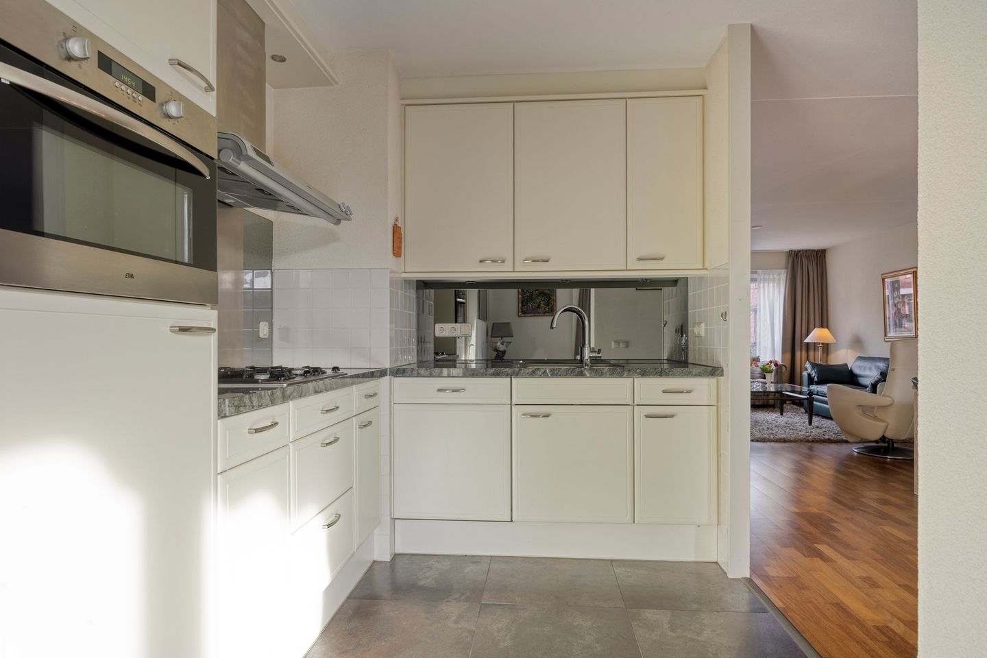 Foto 25 van Burg.van Banningstraat 5