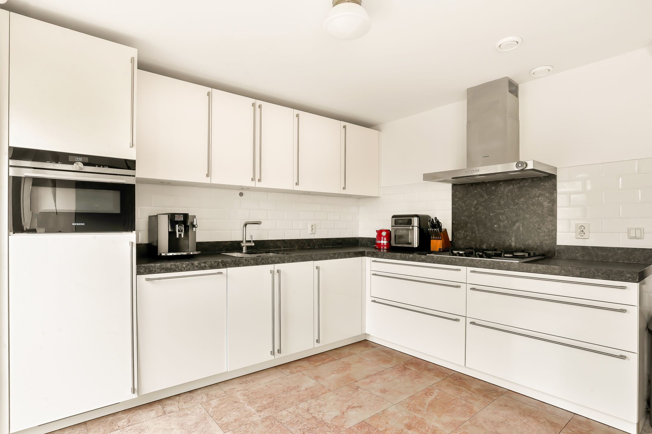 Foto 18 van Professor Zeemanstraat 43