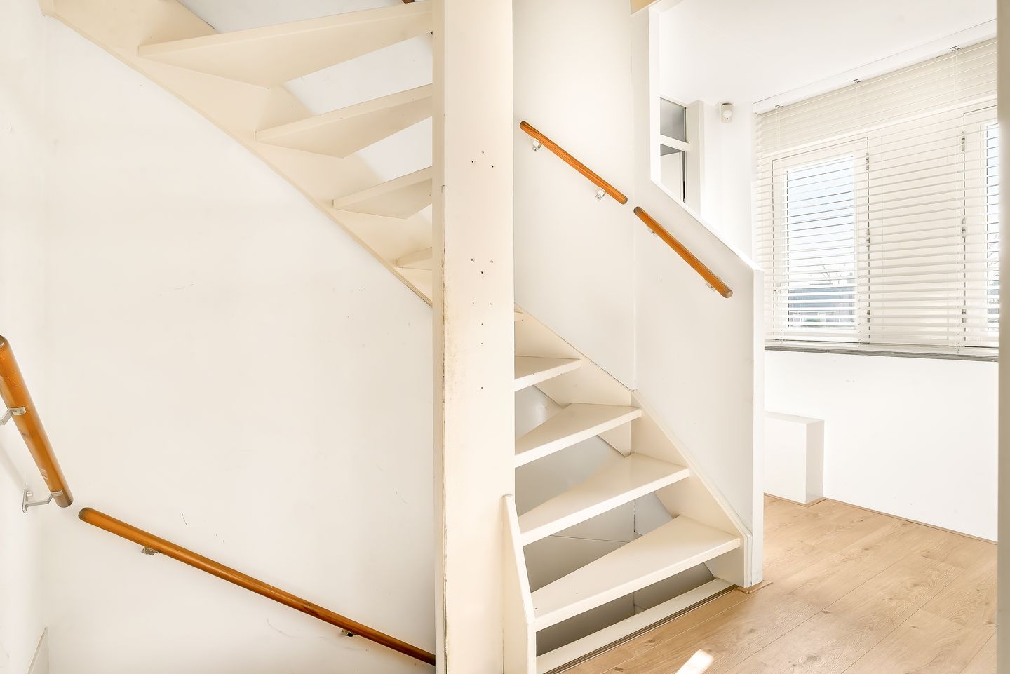 Foto 44 van Professor Zeemanstraat 43