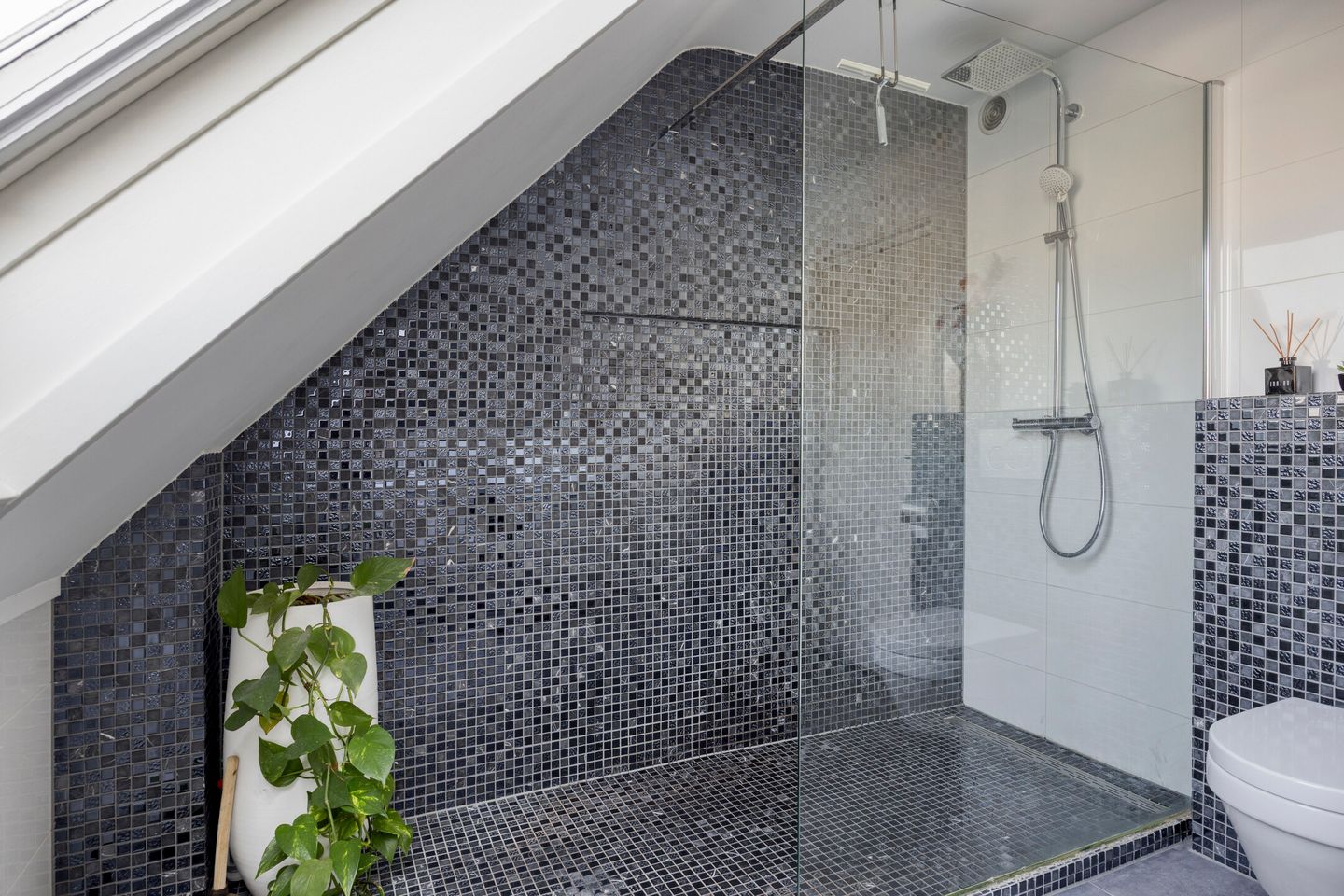 Photo 35 of Krabbendamstraat 13