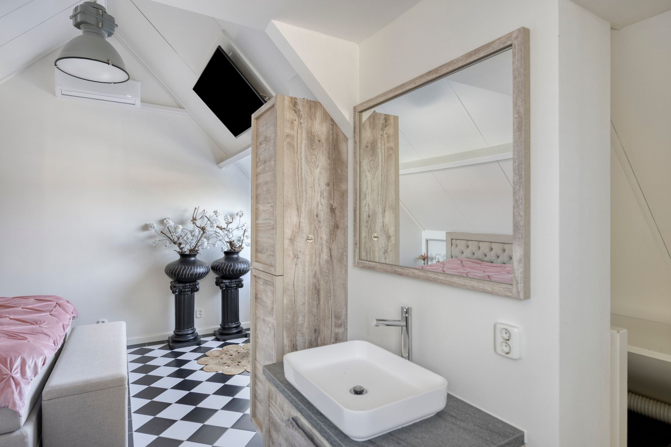 Photo 45 of Krabbendamstraat 13