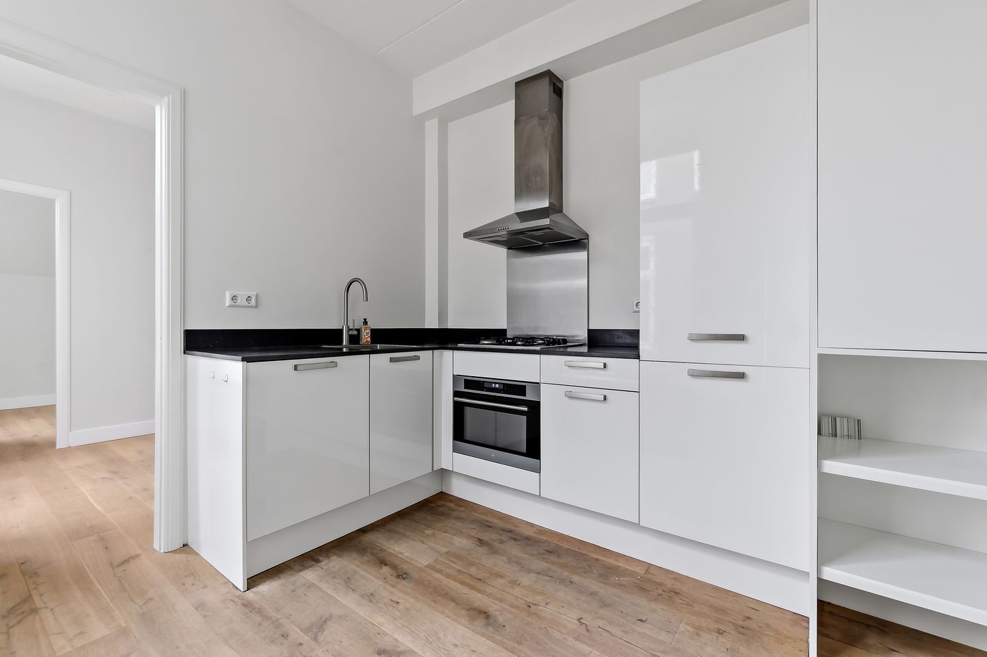 Photo 10 of Johannes Camphuijsstraat 88