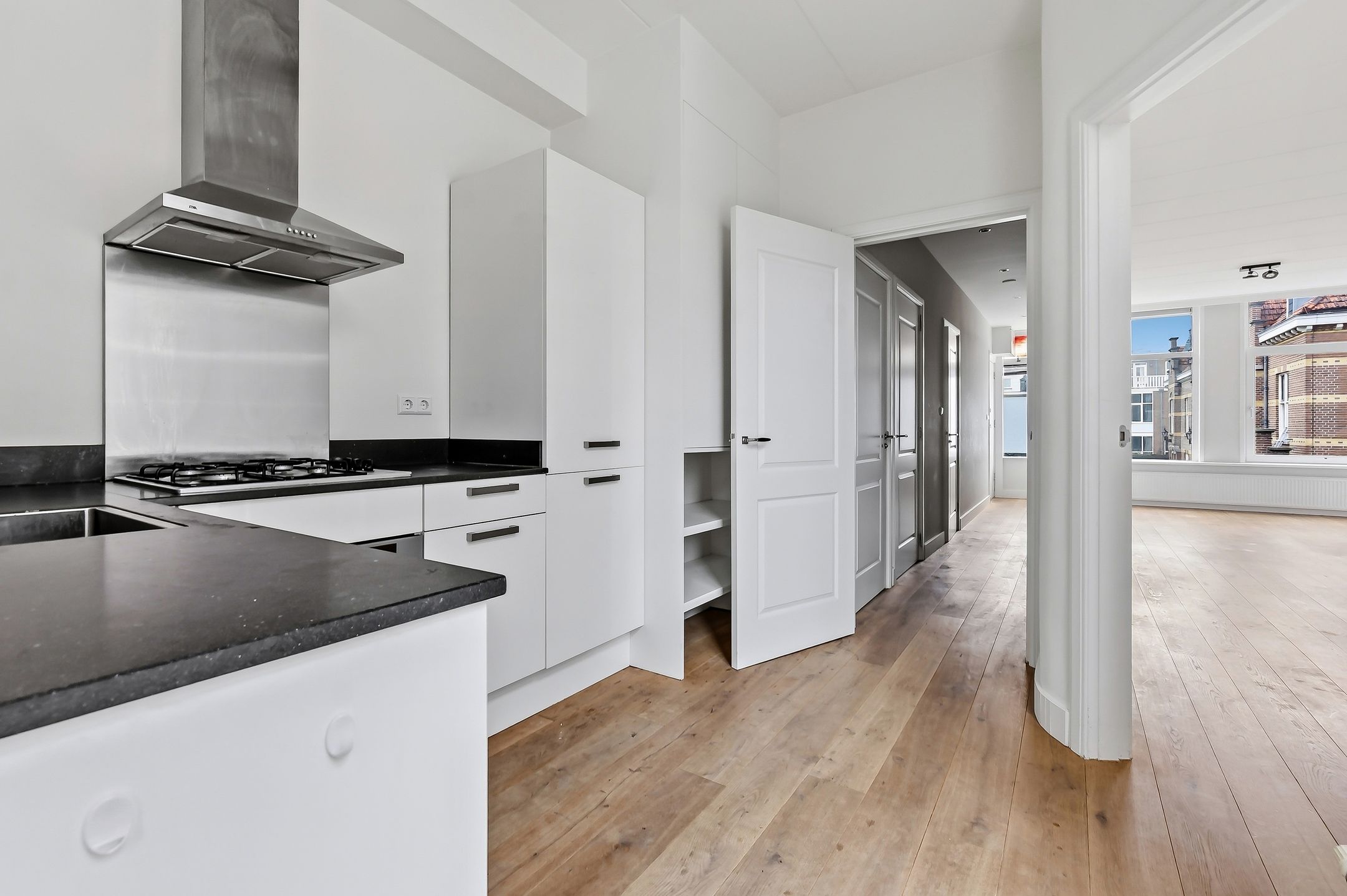 Photo 12 of Johannes Camphuijsstraat 88