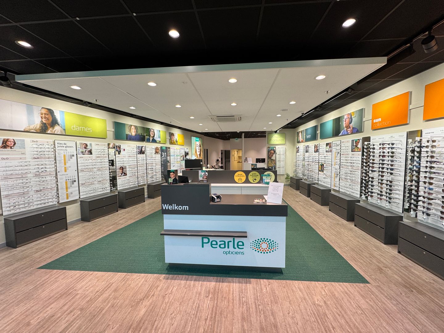 View photo 3 of Raadhuisplein 61