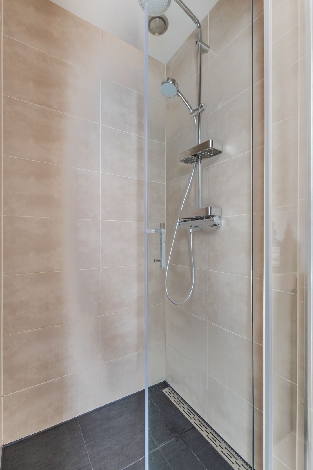 Foto 22 van Joan Melchior Kemperstraat 108-1