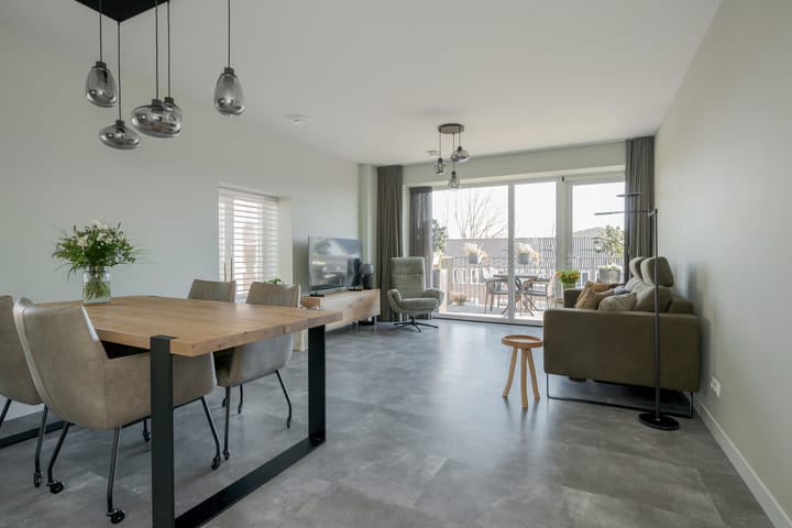 Photo 4 of Edward Poppelaan 12-M