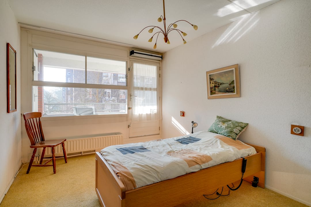 Spacious and bright 3-room apartment with balcony and view over the Catharijnesingel — 18