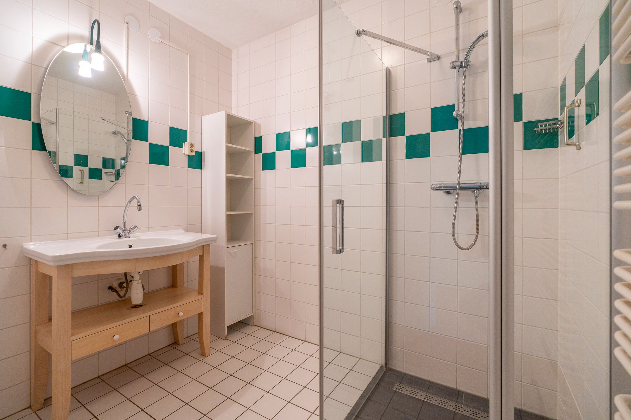 Spacious and bright 3-room apartment with balcony and view over the Catharijnesingel — 24