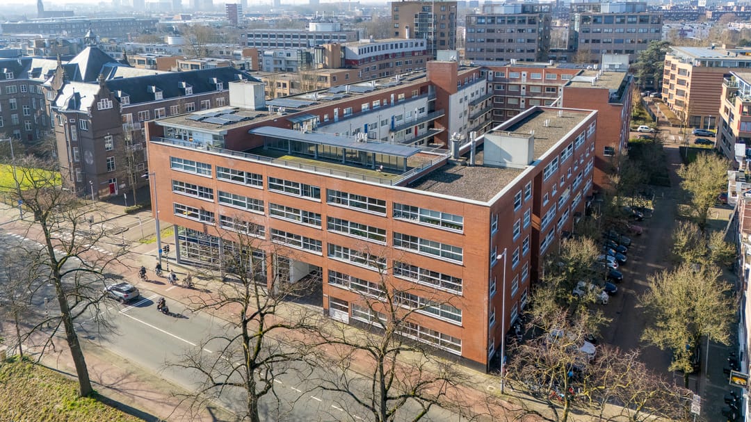 Spacious and bright 3-room apartment with balcony and view over the Catharijnesingel — 31