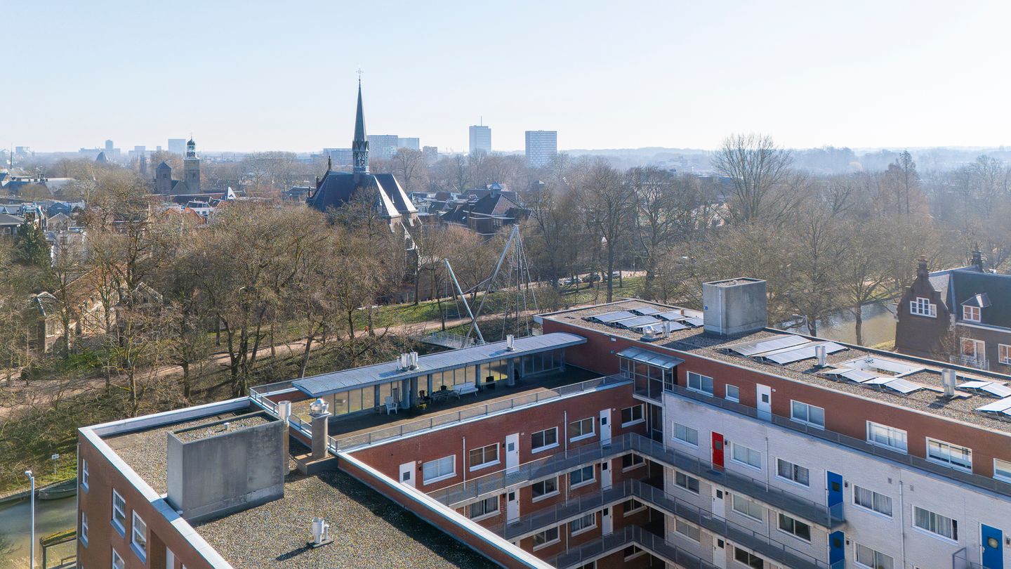 Spacious and bright 3-room apartment with balcony and view over the Catharijnesingel — 32