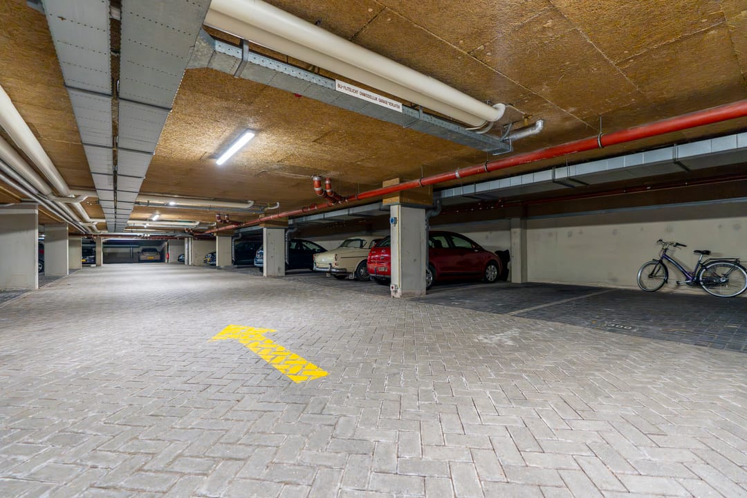 Spacious and bright 3-room apartment with balcony and view over the Catharijnesingel — 34