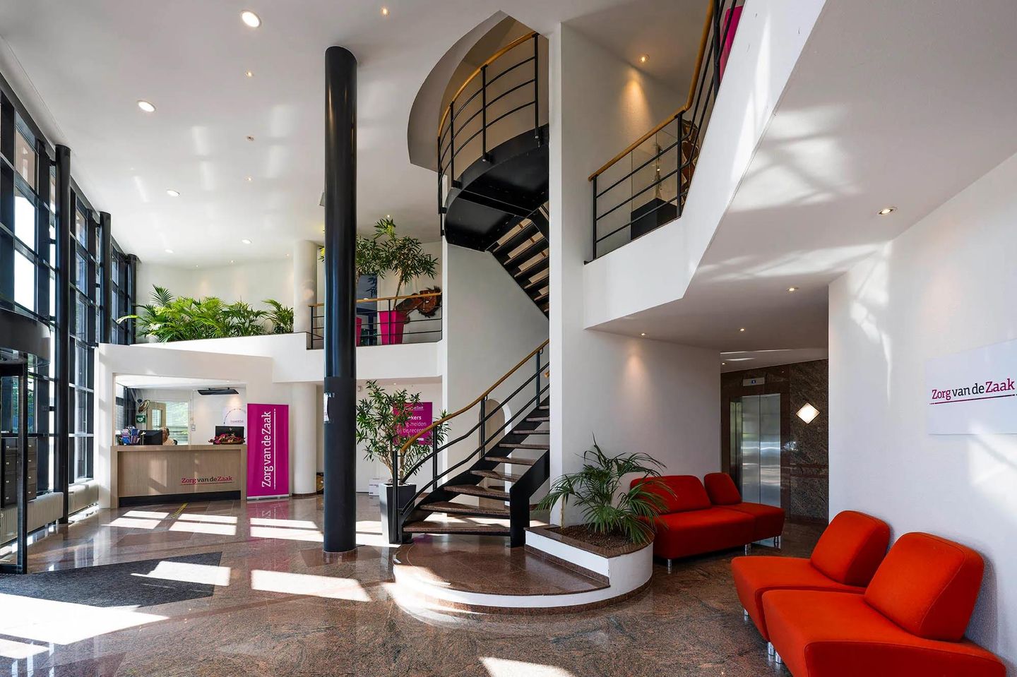 Bekijk foto 2 van Overschiestraat 184