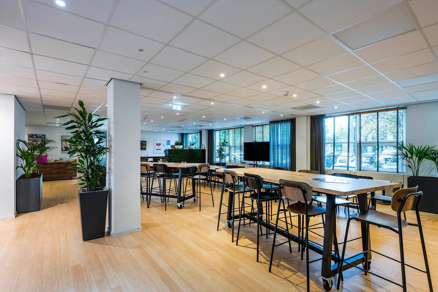 Bekijk foto 1 van Overschiestraat 184