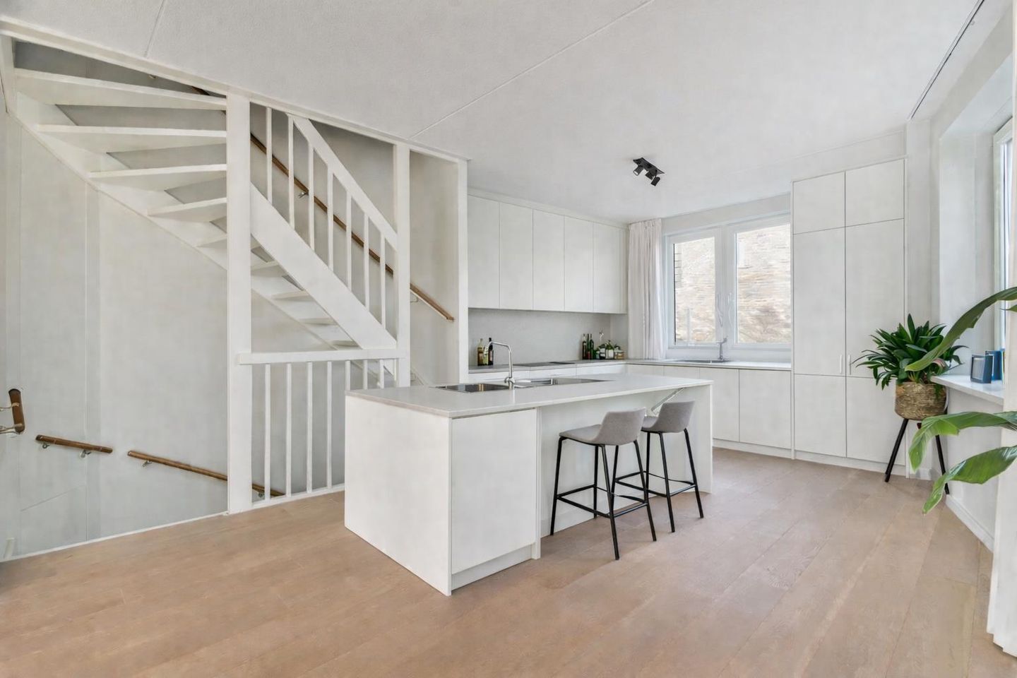 Photo 14 of Olijfhout 41