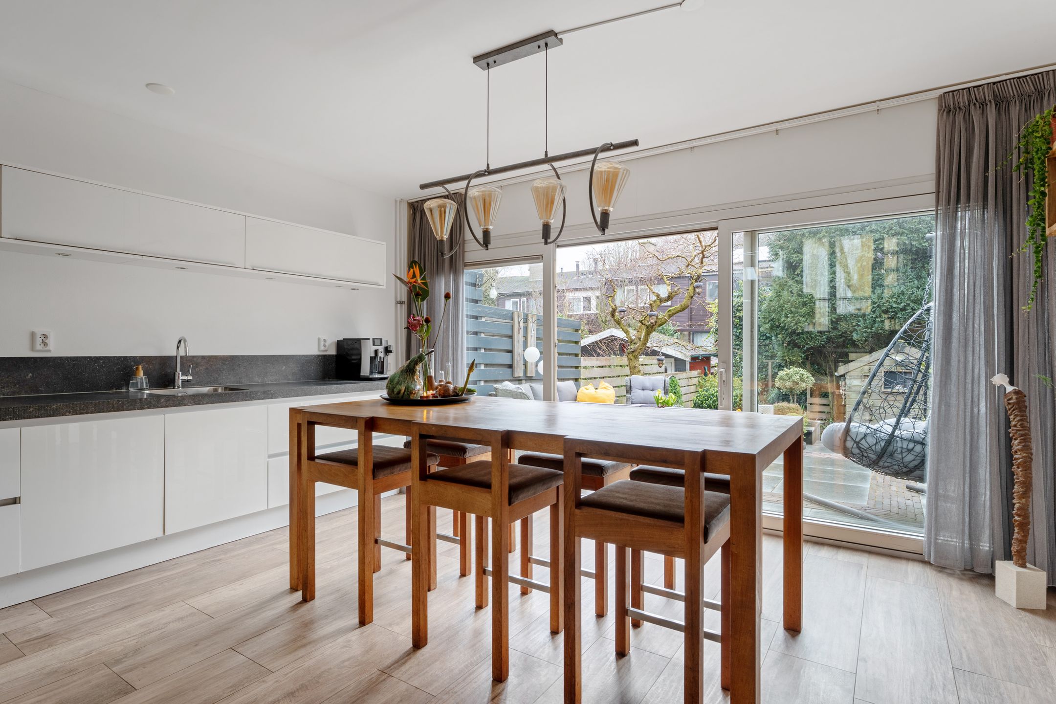 Foto 9 van Surinamesingel 95