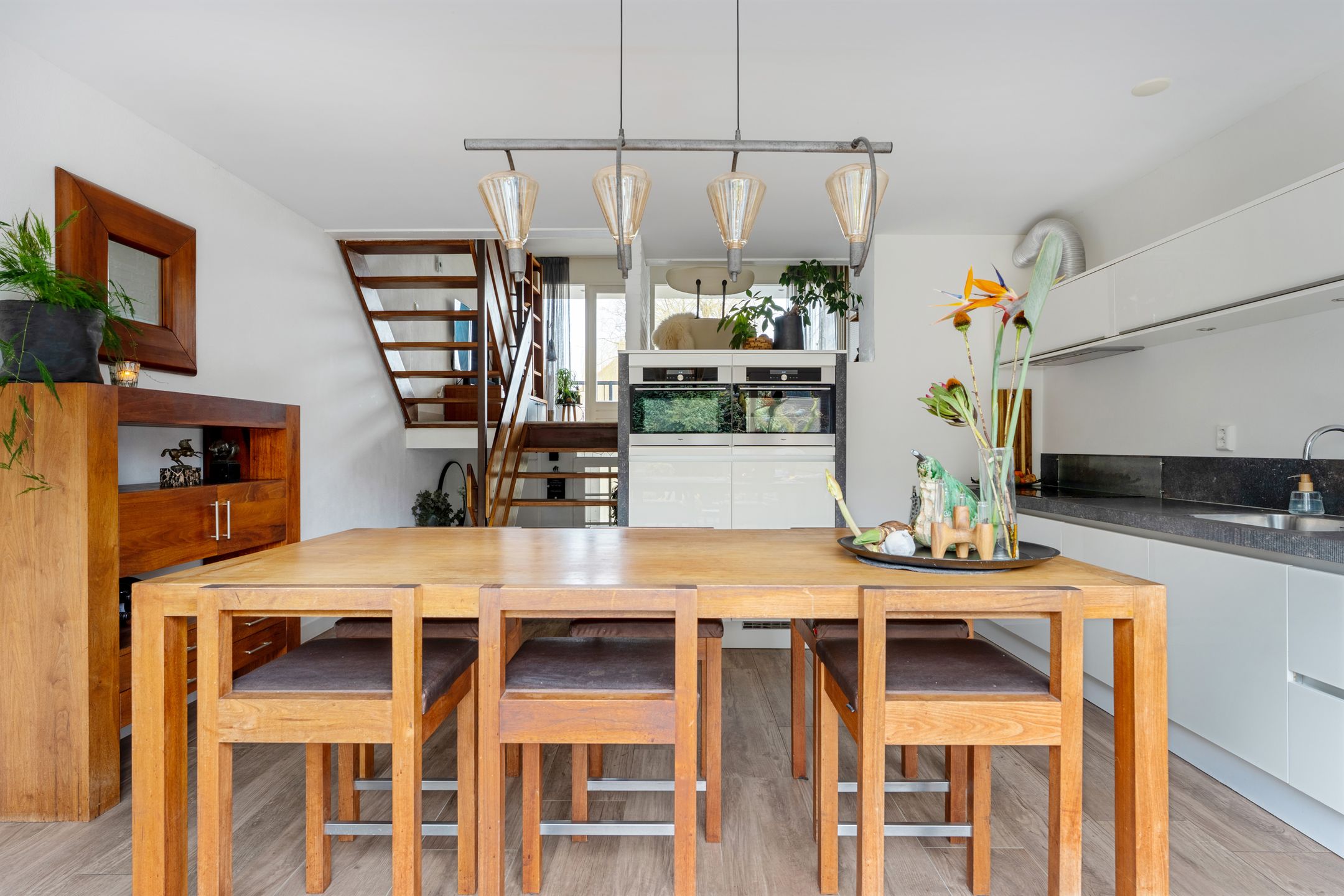 Foto 12 van Surinamesingel 95