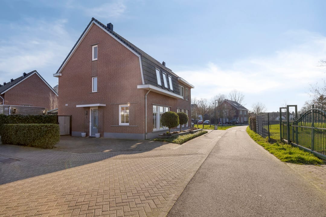 Photo 38 of Burggraaf 1