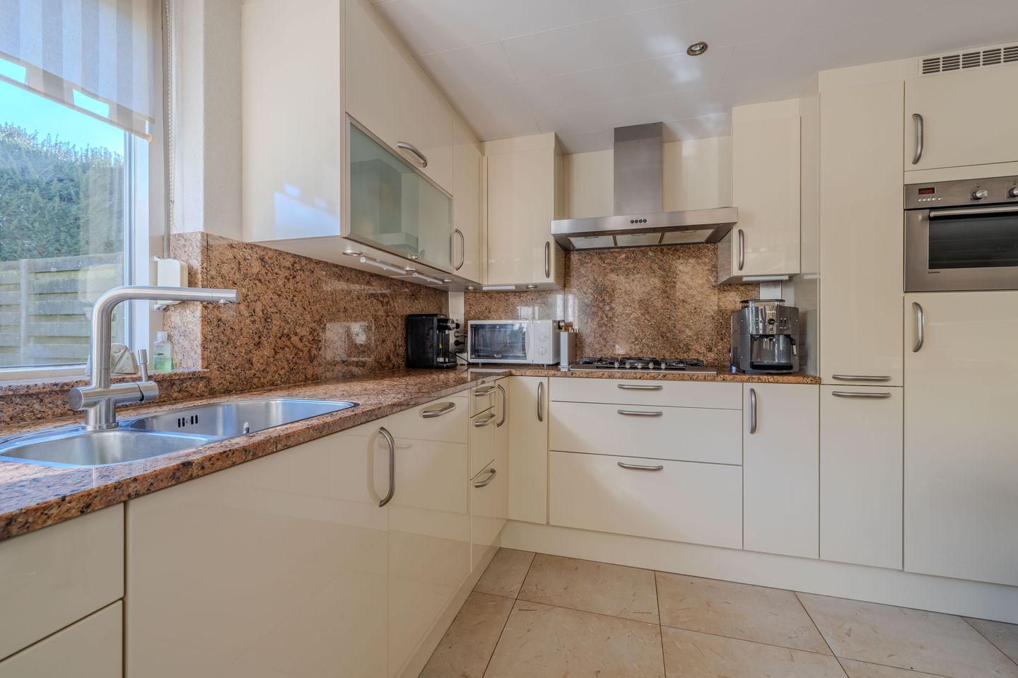 Photo 20 of Hubertusstraat 13