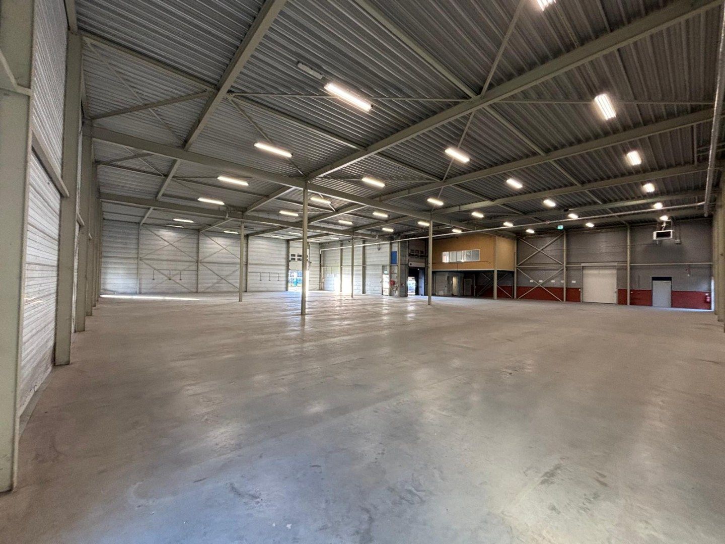 View photo 4 of Platinaweg 11-A