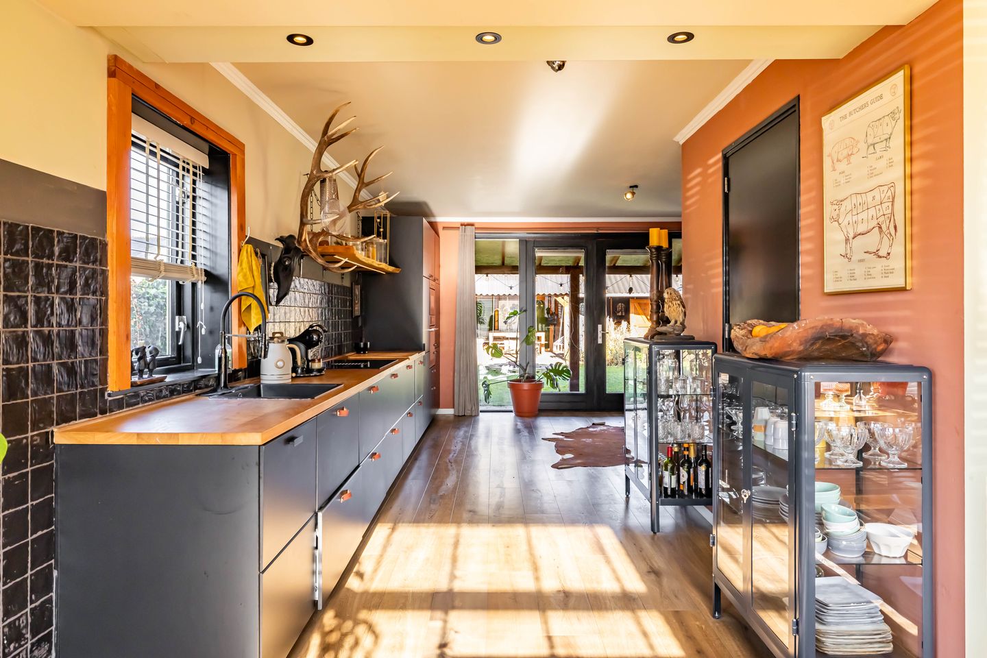 Photo 19 of Reddingiusstraat 4