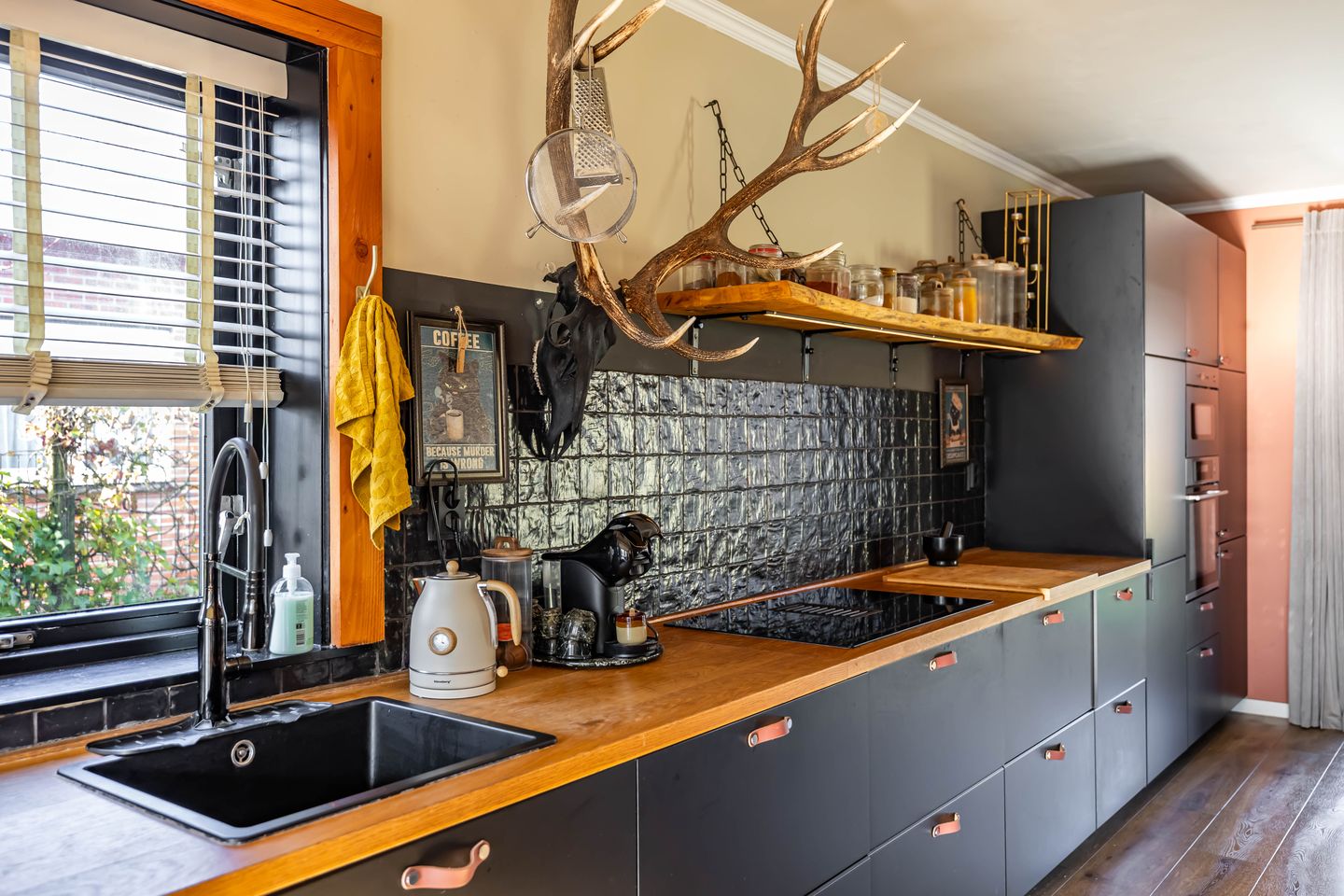 Photo 20 of Reddingiusstraat 4