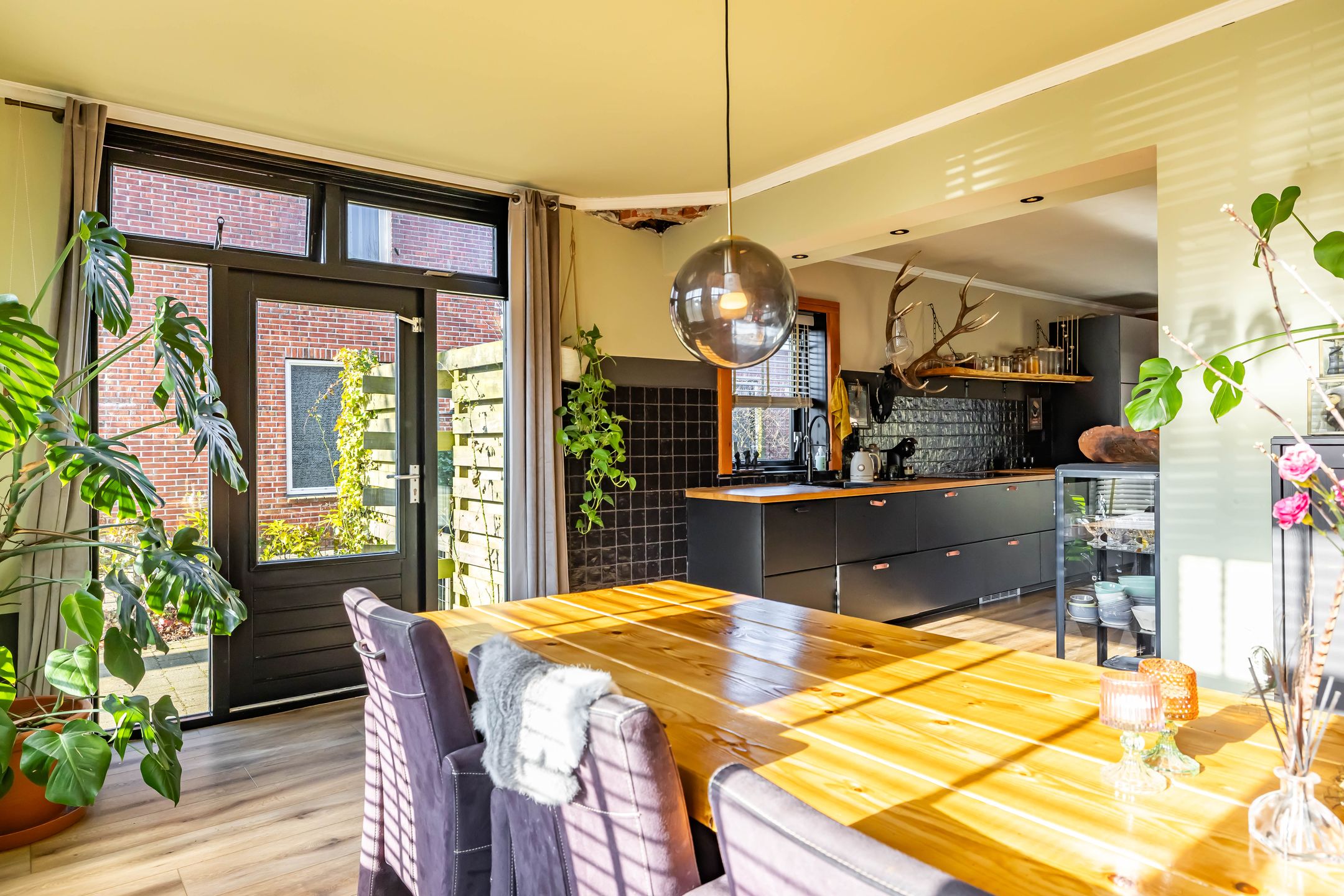 Photo 18 of Reddingiusstraat 4