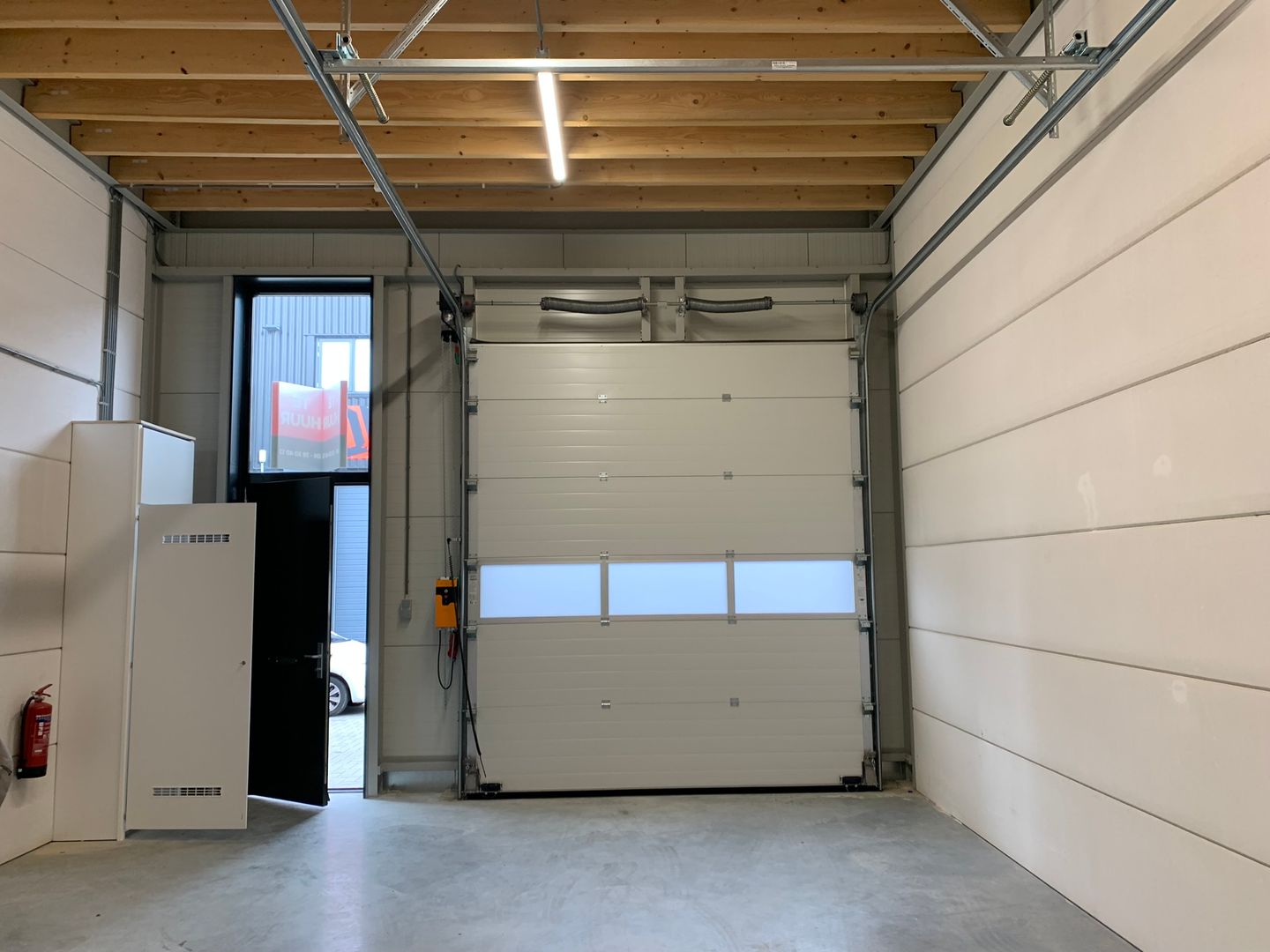 Bekijk foto 3 van Neon 27-c