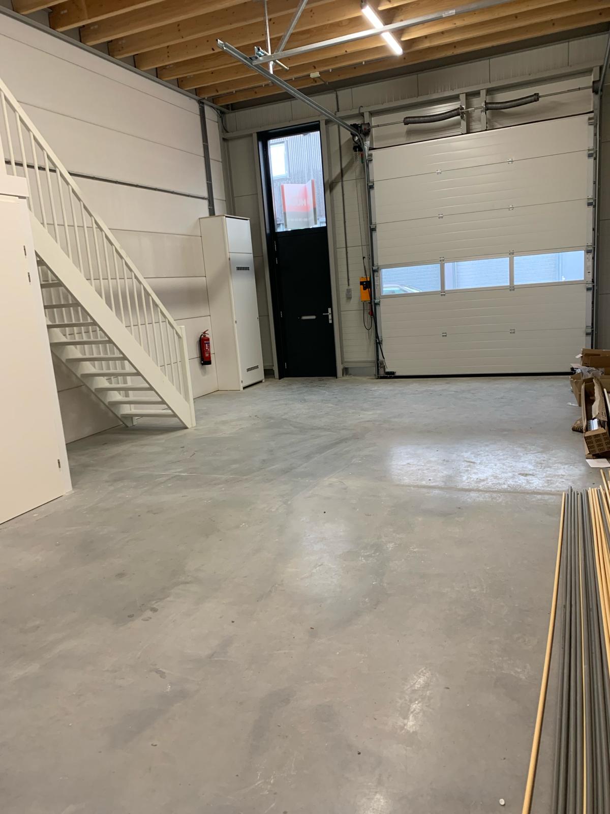 Bekijk foto 4 van Neon 27-c