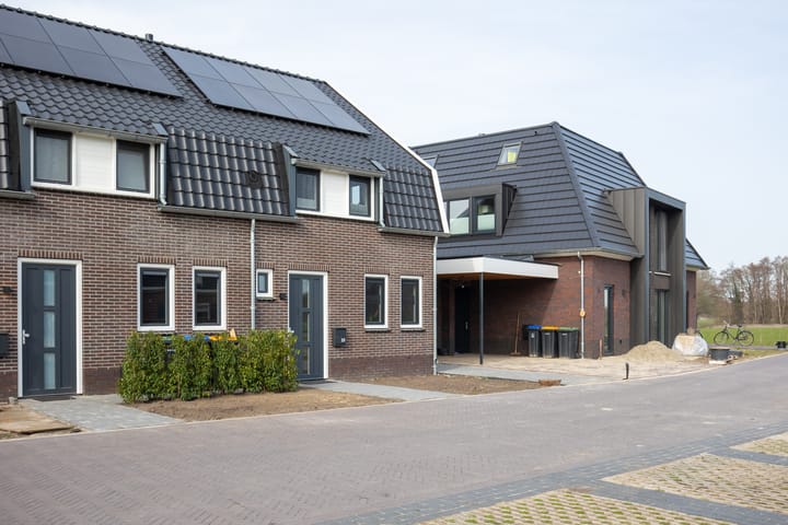 Photo 2 of Aalbersestraat 33