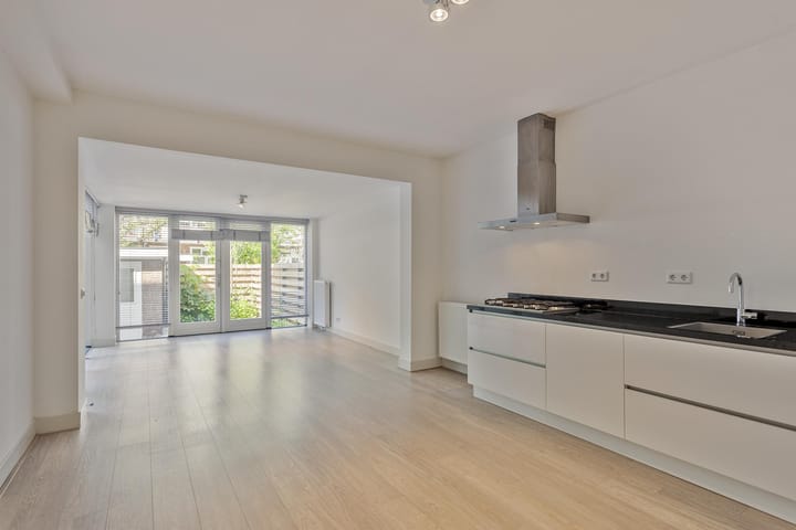 Photo 3 of Kinderdijkstraat 10-H