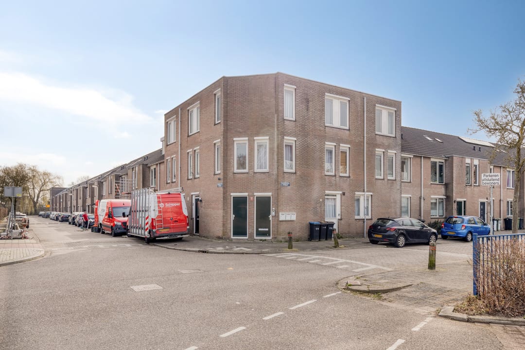 Photo 2 of Basisveenstraat 11-B