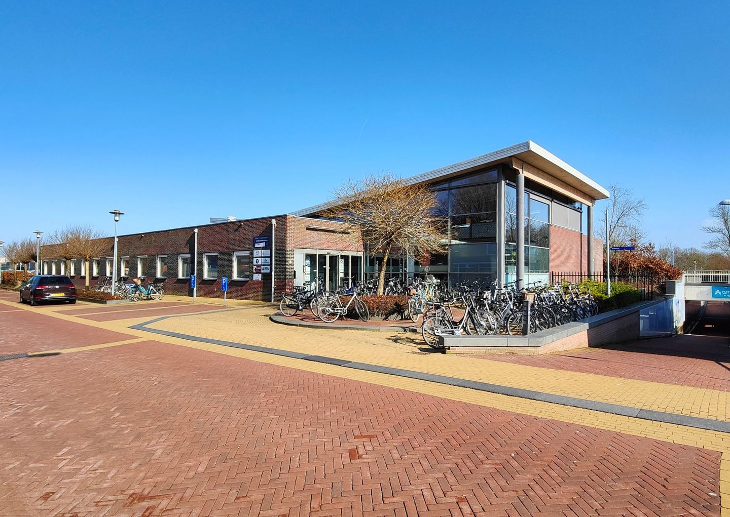 Bekijk foto 1 van Ubbo J. Mansholt plein 2