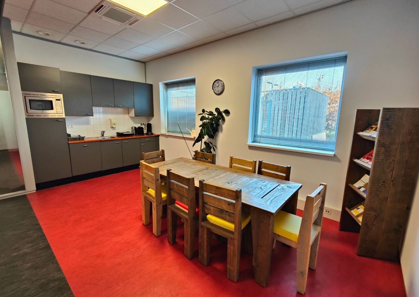 Bekijk foto 4 van Ubbo J. Mansholt plein 2