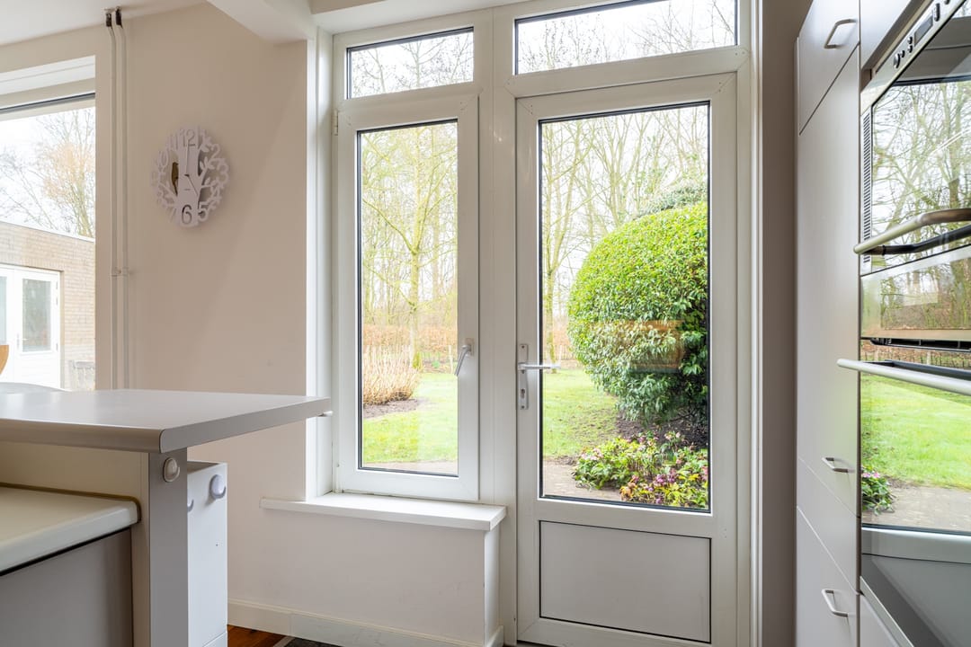 Photo 13 of Dokter van Vuurestraat 58